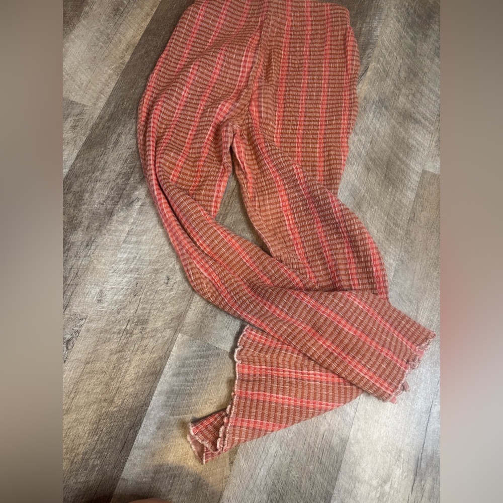 Free People, size XS sear sucker feel flare leg pants, tiny ruffle trim - Picture 6 of 8